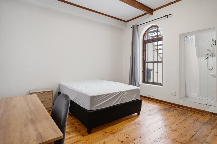 To Let 4 Bedroom Property for Rent in Woodstock Western Cape